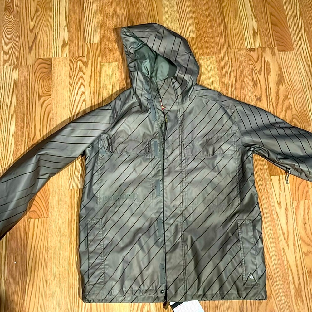 Burton dryride winter snowboarding jacket. Sage green with brown accents.